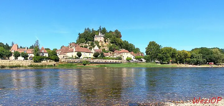 Plage au bord de la Dordogne