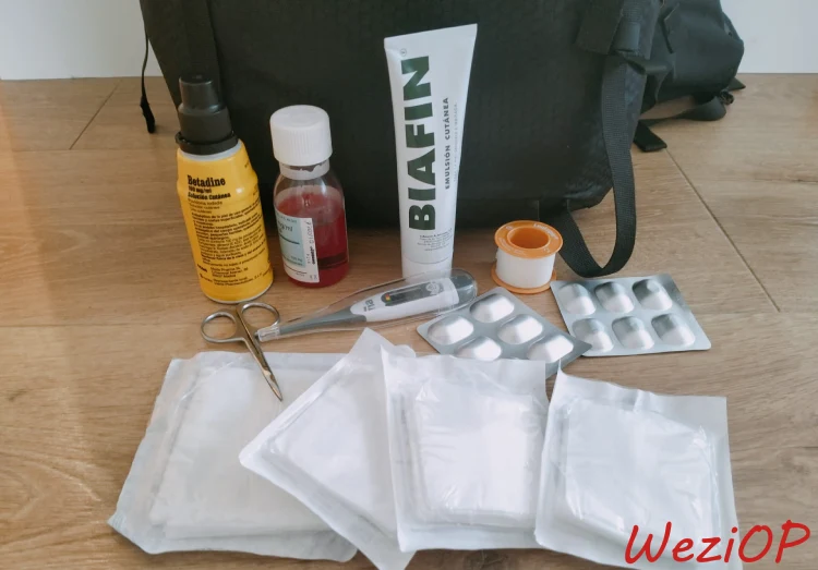 Qu'emporter dans sa trousse à pharmacie de voyage