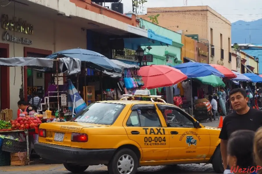 Marche alimentaire dans la calle 20 de Noviembre de Oaxaca
