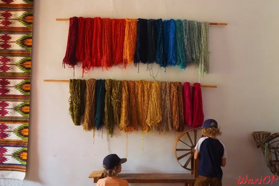 La laine teintée chez les tisserands de Teotitlan del valle – environs de Oaxaca