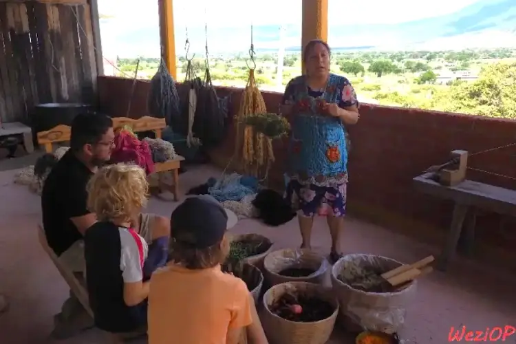 Démonstration chez les tisserands de Teotitlan del valle – environs de Oaxaca