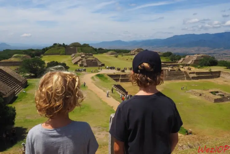 L’esplanade de Monte Alban, autour de Oaxaca