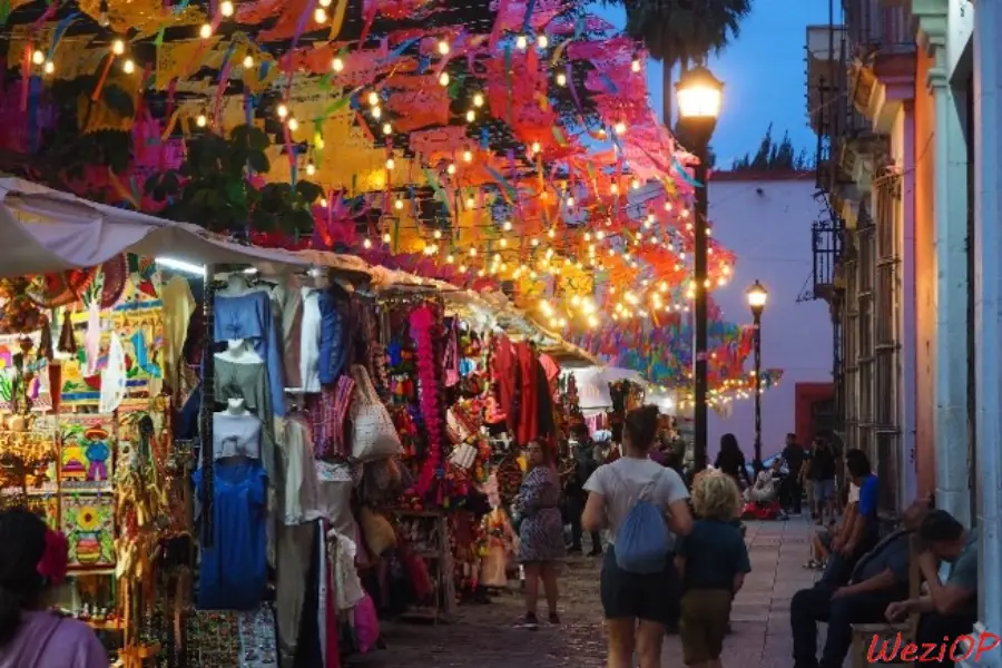 Stands dans la calle Macedonio Alcalá – Oaxaca